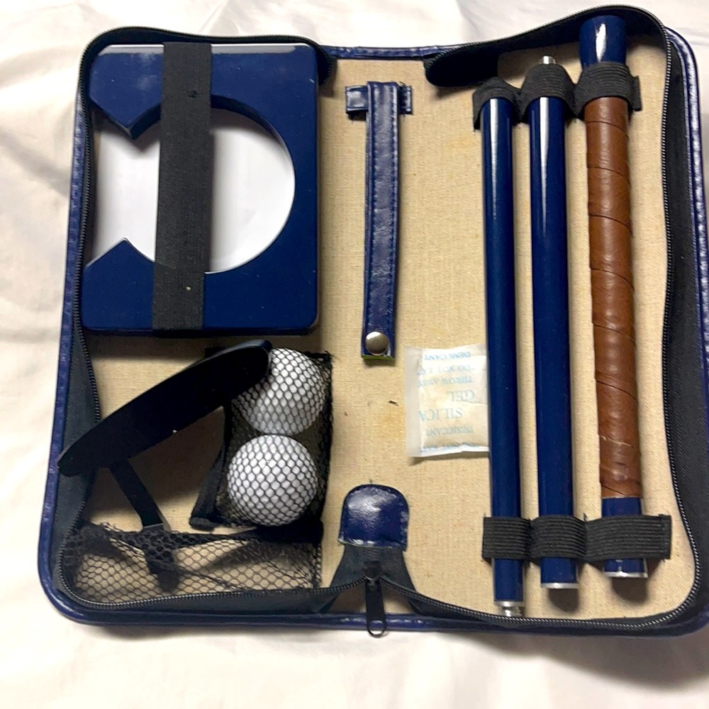 Mark & Graham travel golf putting set